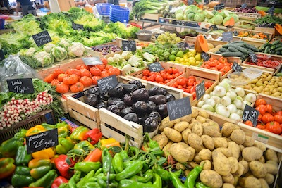 市場の野菜売り場