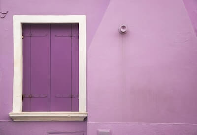薄紫の壁と扉