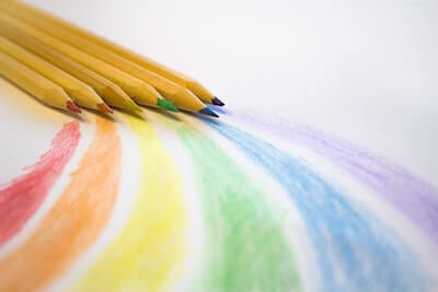 色鉛筆で書いた虹