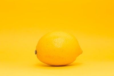 レモン色