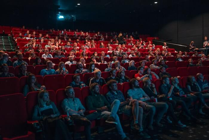 映画館の観客
