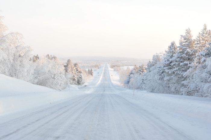 雪景色の道路