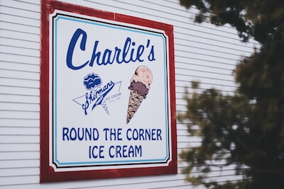 アイスクリーム屋の看板